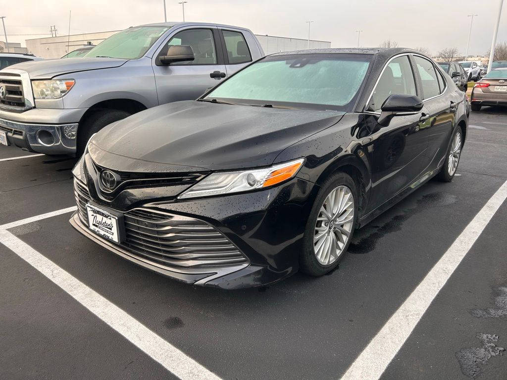 2018 Toyota Camry XLE 2