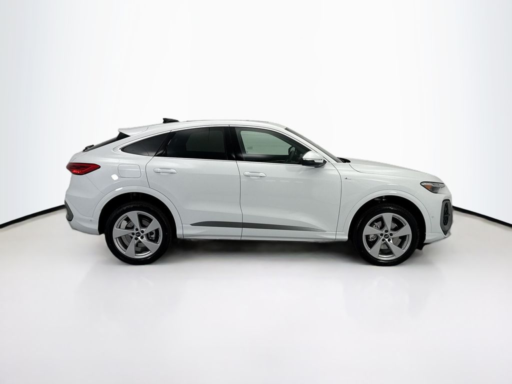 Thumbnail: 2026 Audi Q5 - 4