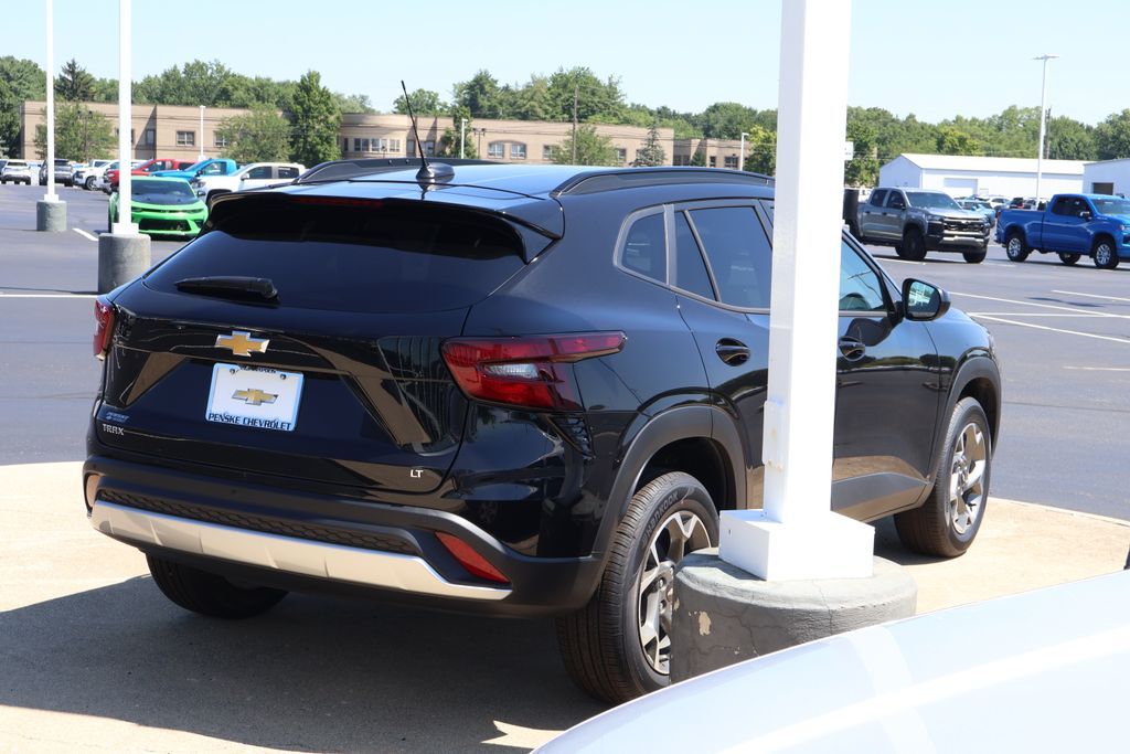 Thumbnail: 2026 Chevrolet Trax - 8