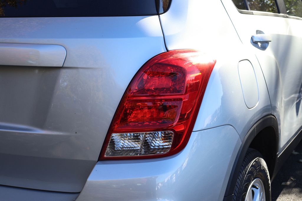 2020 Chevrolet Trax LS 7