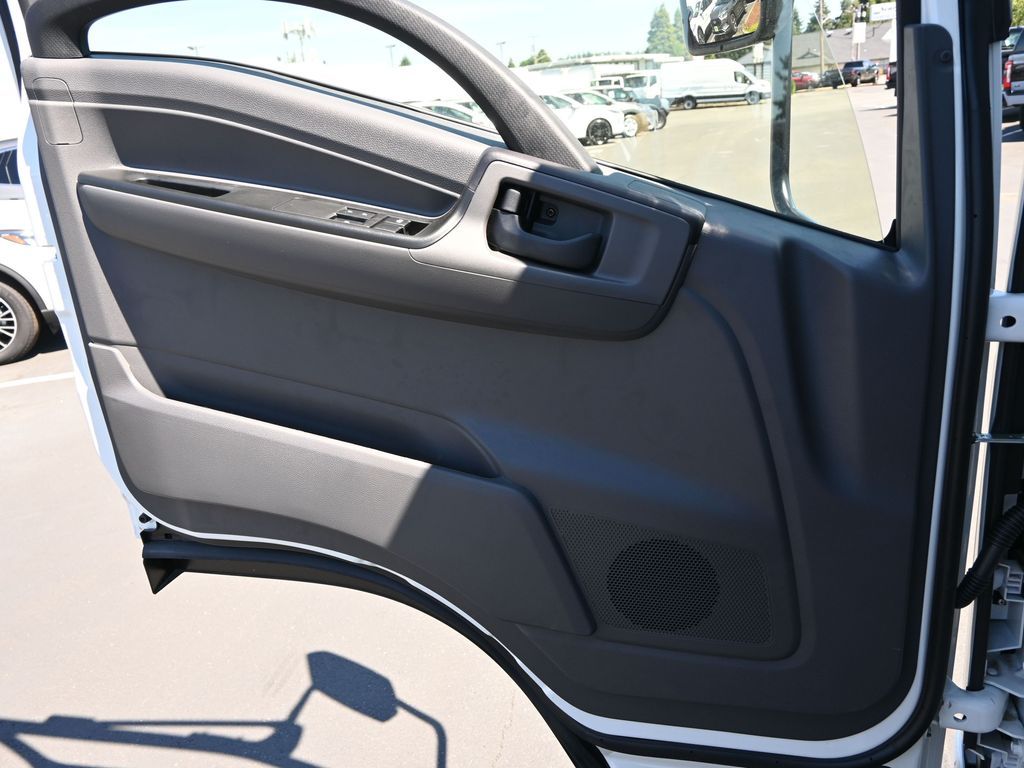 2025 Isuzu NRR 