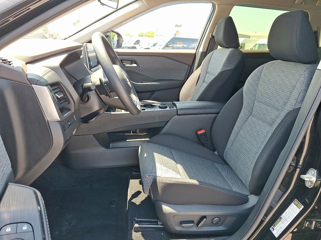 2023 Nissan Rogue — photo 15