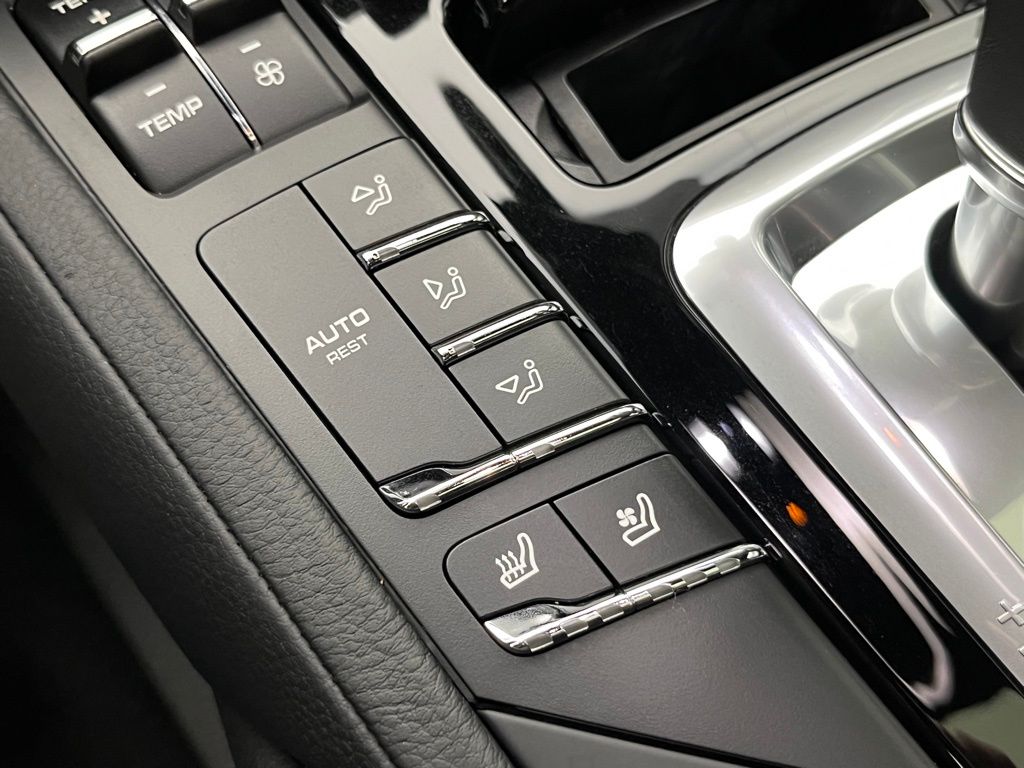 Thumbnail: 2015 Porsche Cayenne - 18