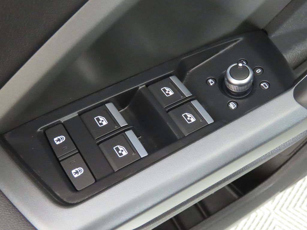 Thumbnail: 2025 Audi Q3 - 32