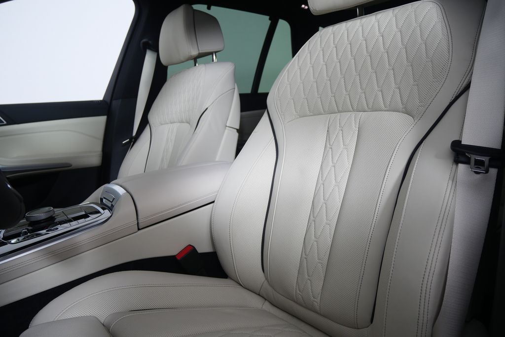 Thumbnail: 2026 BMW X5 - 11