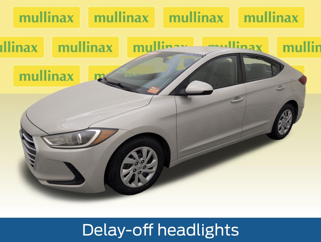 Used 2017 Beige Hyundai SE image 13