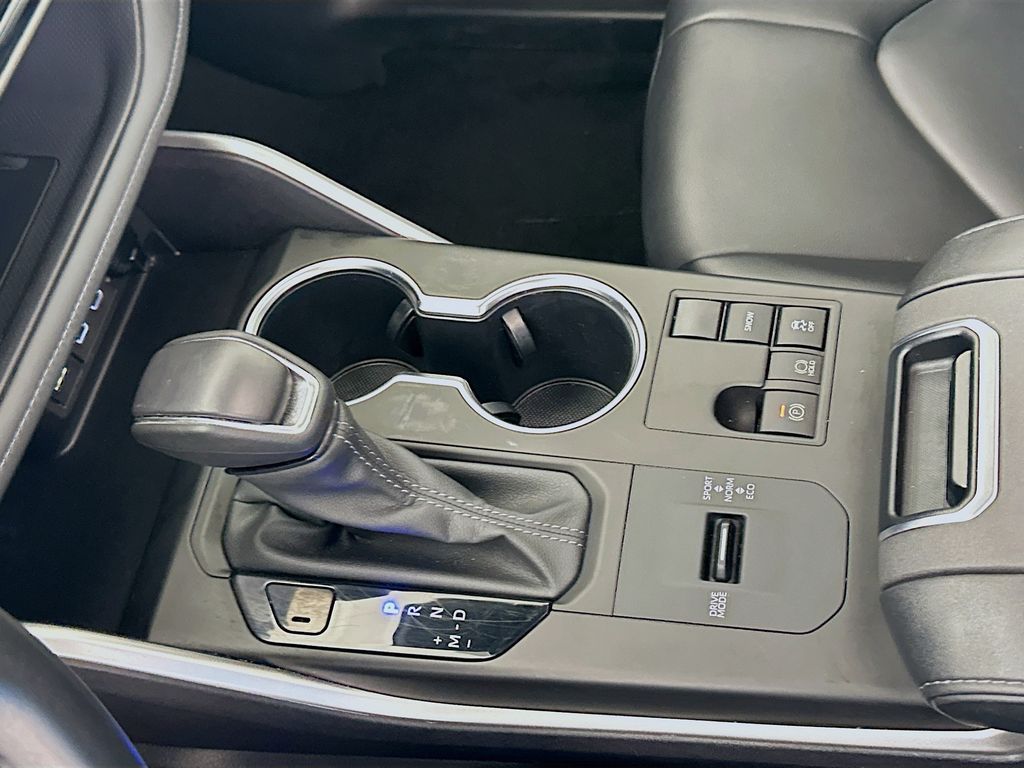 Thumbnail: 2024 Toyota Highlander - 17