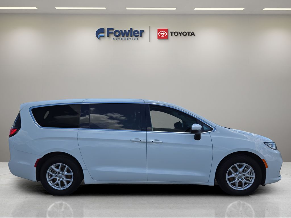 View vehicle photo 2