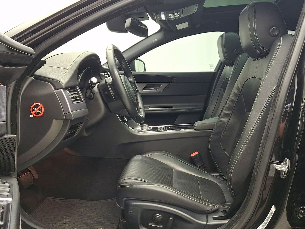 Thumbnail: 2016 Jaguar XF - 14