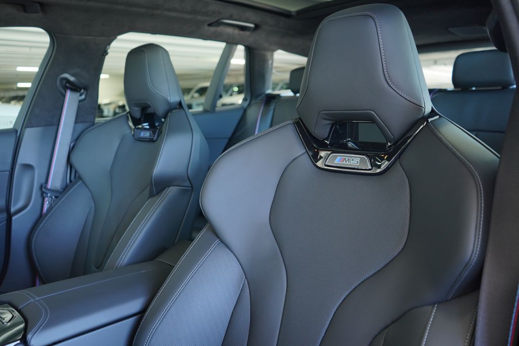 Thumbnail: 2026 BMW M5 - 14