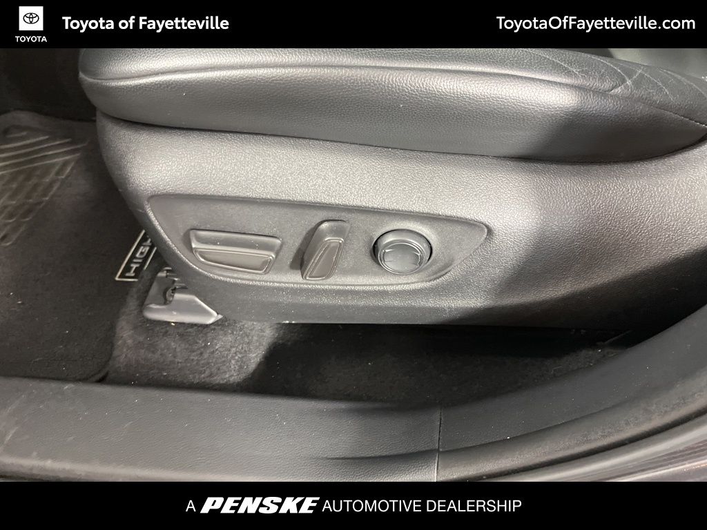 Thumbnail: 2021 Toyota Highlander - 25