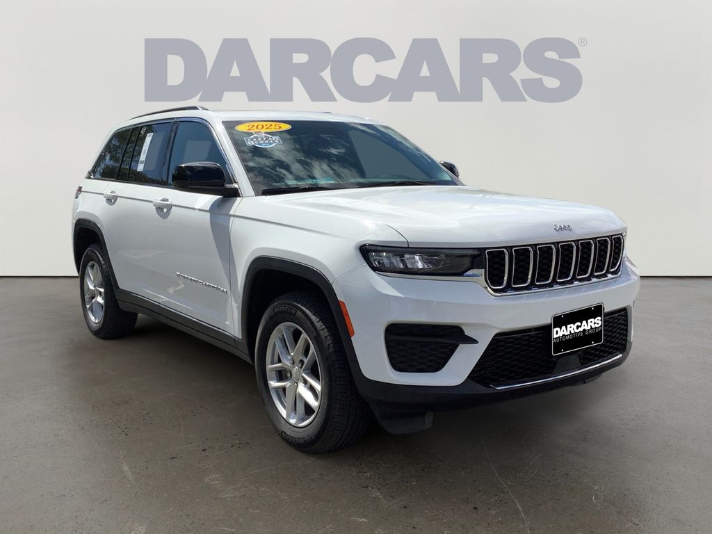 Bright White Clearcoat 2025 Jeep Grand Cherokee SUV / Crossover Four-Wheel Drive 8-Speed Automatic