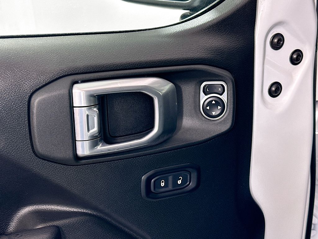 2025 Jeep Wrangler Rubicon 17