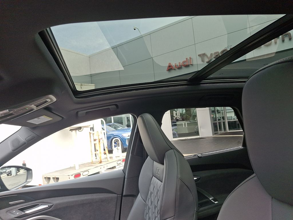 Thumbnail: 2026 Audi SQ5 - 11