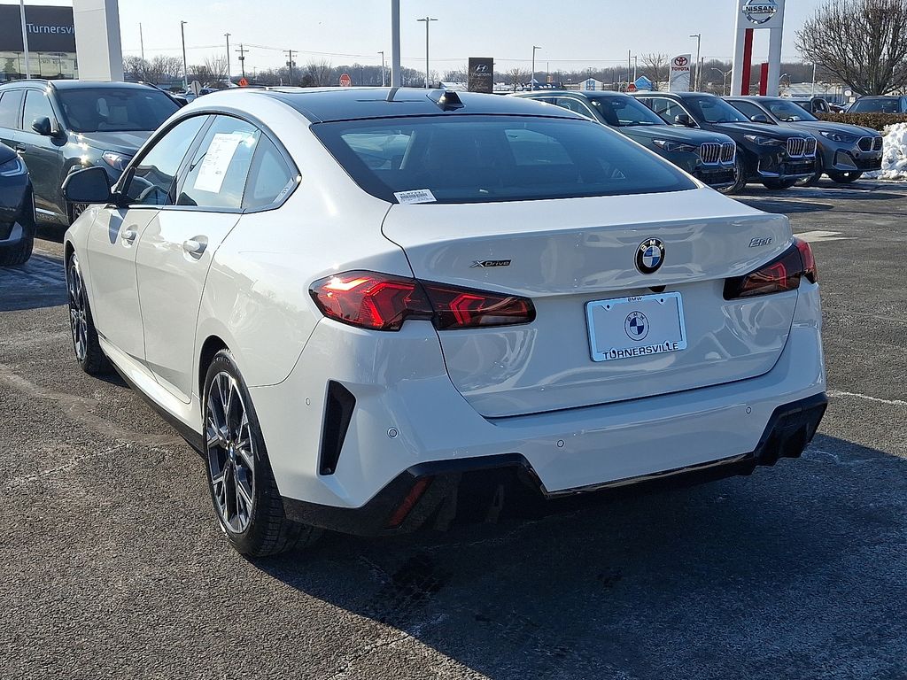 Thumbnail: 2025 BMW 2 Series - 4