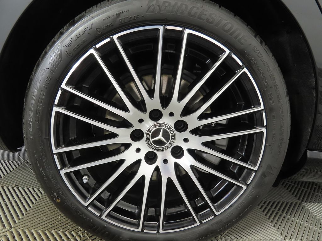 Thumbnail: 2024 Mercedes-Benz C-Class - 32