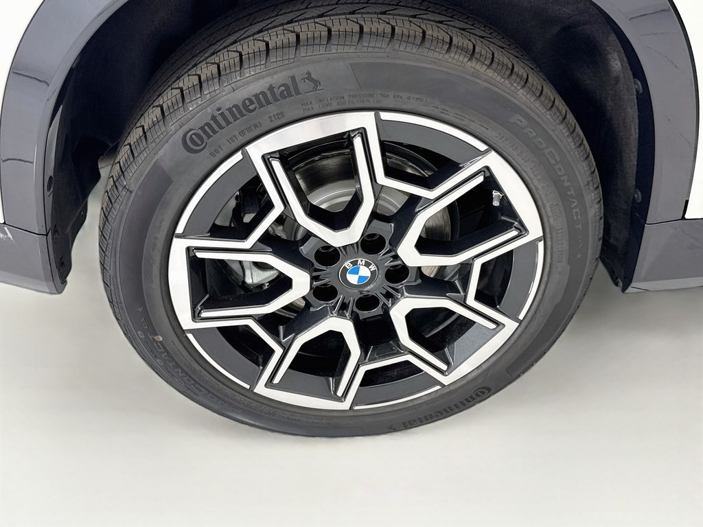 New 2027 White BMW xDrive28i image 32