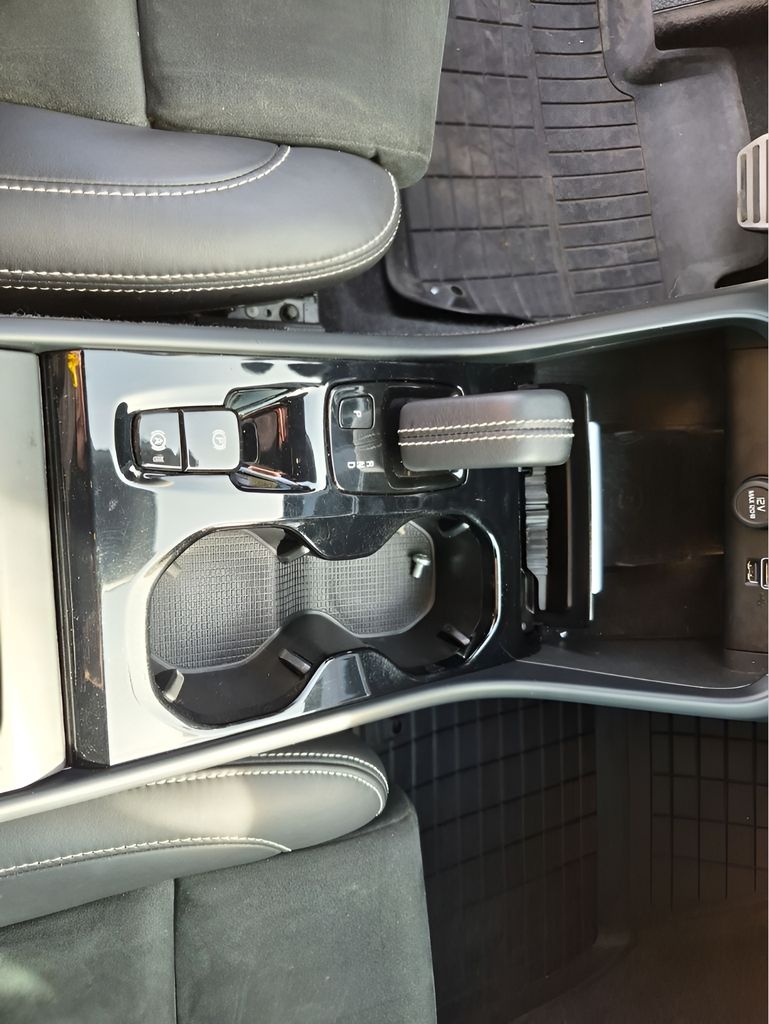 Used Car 2022 Volvo Xc40  R-design For Sale Under $20,000 In Austin, Texas