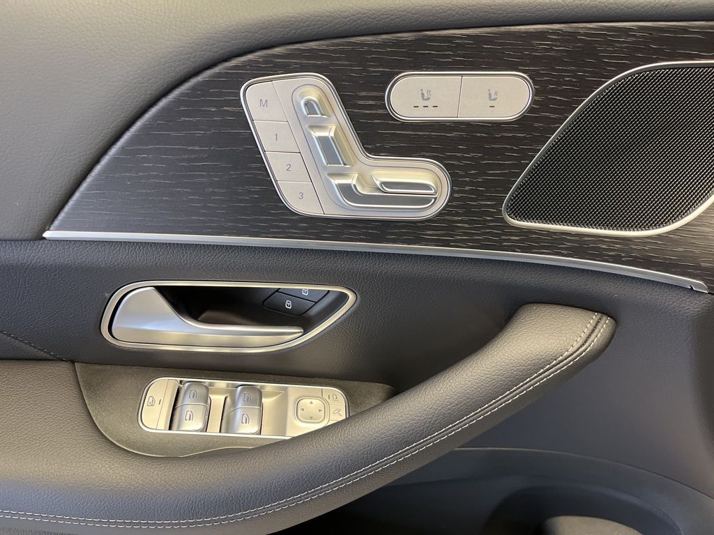 Thumbnail: 2026 Mercedes-Benz GLE - 12