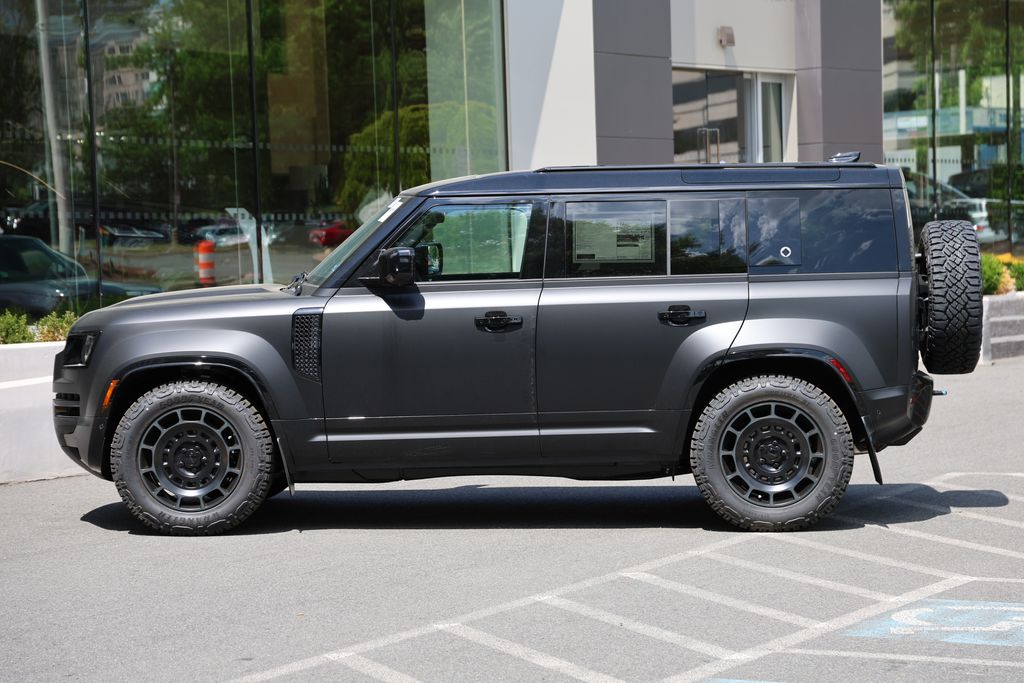 New 2026 Land Rover Defender 110 OCTA Black 4D Sport Utility in