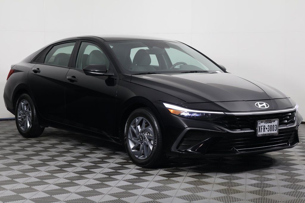 Thumbnail: 2024 Hyundai Elantra - 3