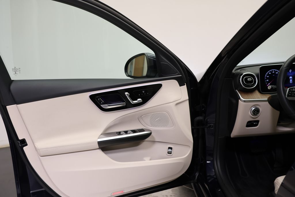 Thumbnail: 2022 Mercedes-Benz C-Class - 30