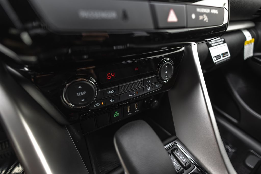 2026 Mitsubishi Eclipse Cross LE thumbnail 13