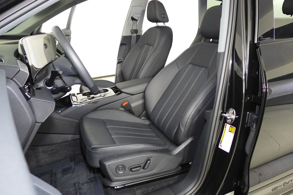 Thumbnail: 2025 Audi Q6 e-tron - 22