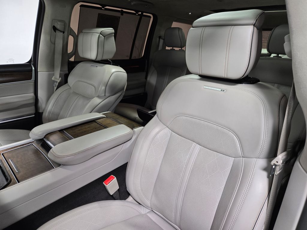 2022 Jeep Grand Wagoneer Series II - Photo 12
