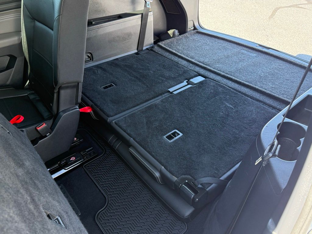 2022 Volkswagen Atlas 3.6L V6 SE w/Technology White at Sutliff Volkswagen