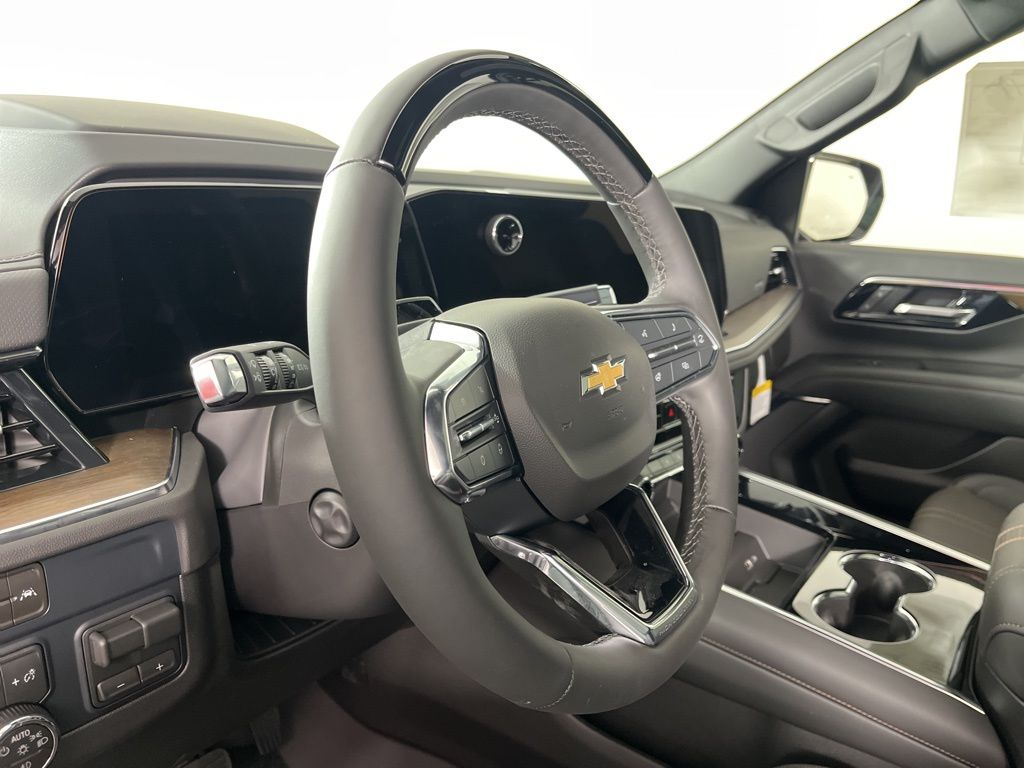 Thumbnail: 2026 Chevrolet Suburban - 26