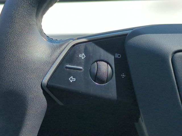 Used 2024  Tesla Base image 22