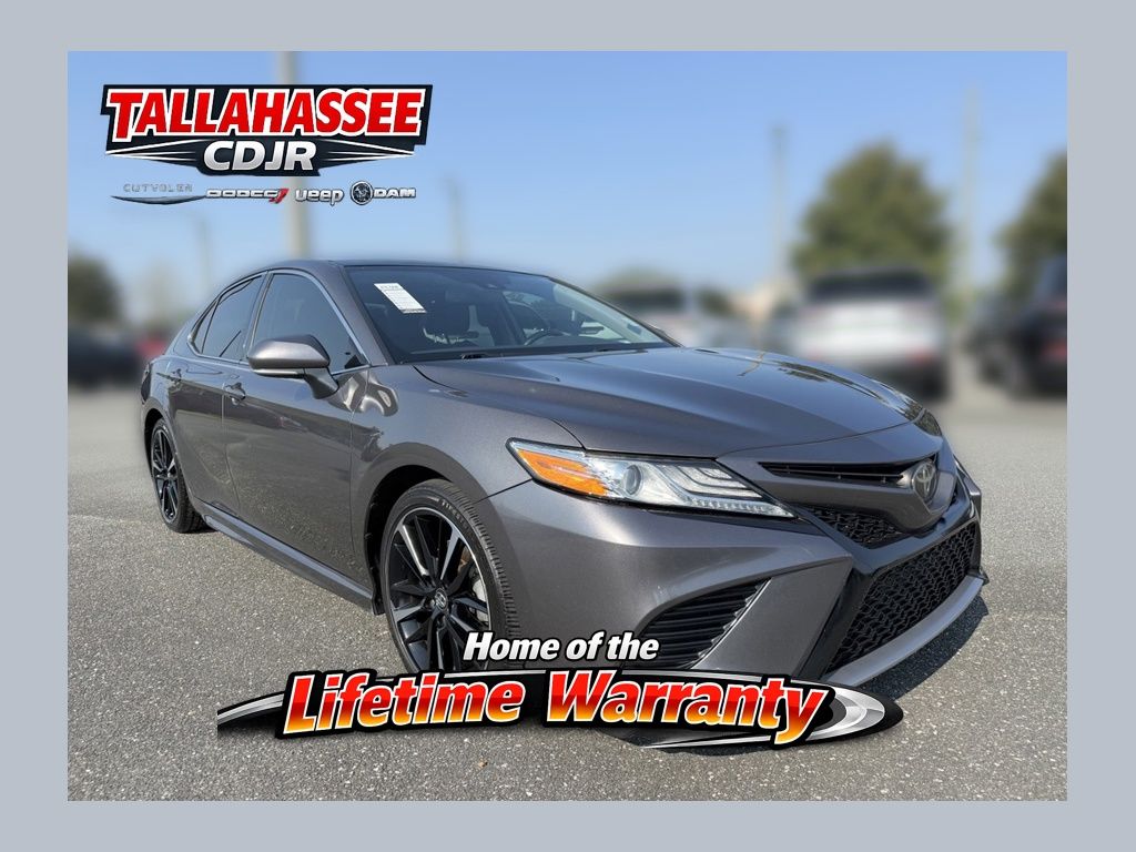 2020 Toyota Camry Gris (Predawn Gray Mica) Sedán Tracción delantera 8 velocidades Automática