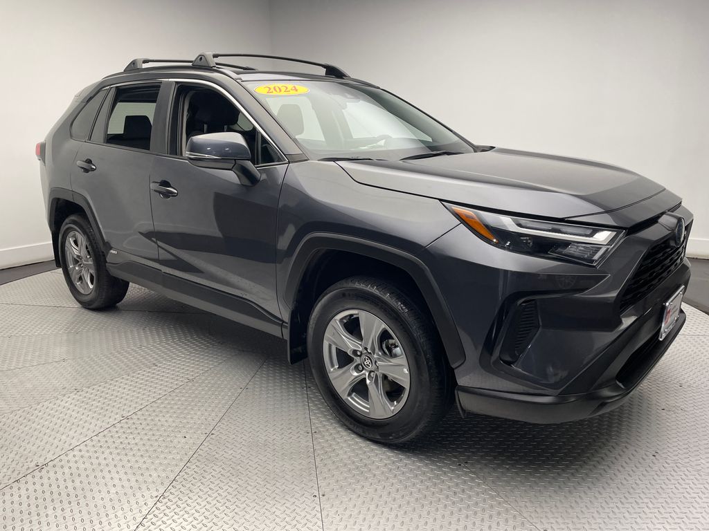 2024 Toyota RAV4 XLE 3