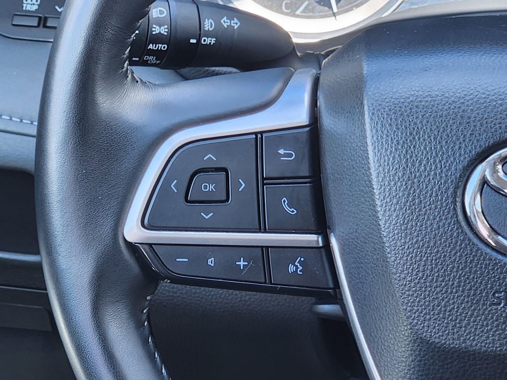 2025 Toyota Highlander LE - Photo 28