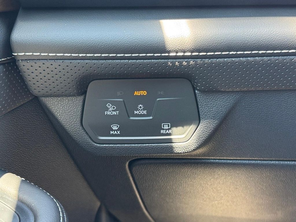 New 2026 Deep Black Pearl Volkswagen 2.0T SE image 17