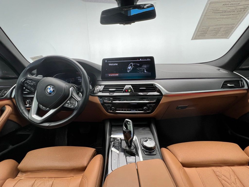 Thumbnail: 2023 BMW 5 Series - 10