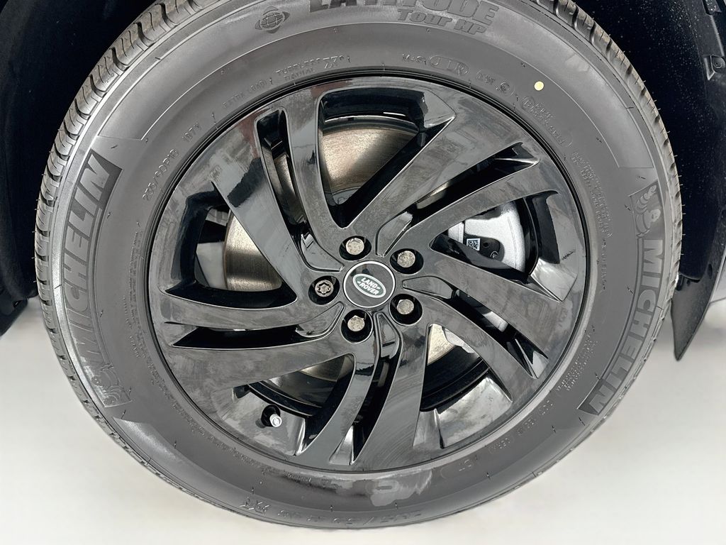 Thumbnail: 2026 Land Rover Discovery Sport - 31