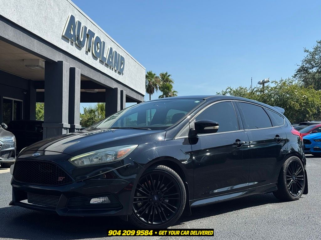 Shadow Black 2018 Ford Focus Hatchback Front-Wheel Drive 6-Speed Manual