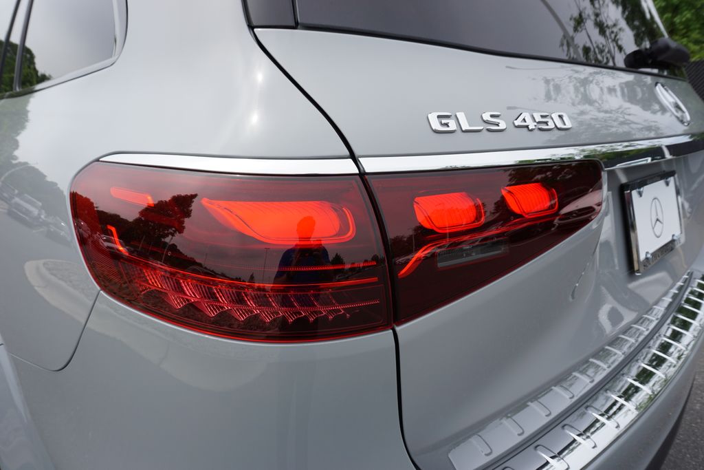 2025 Mercedes-Benz GLS 450 4MATIC 14