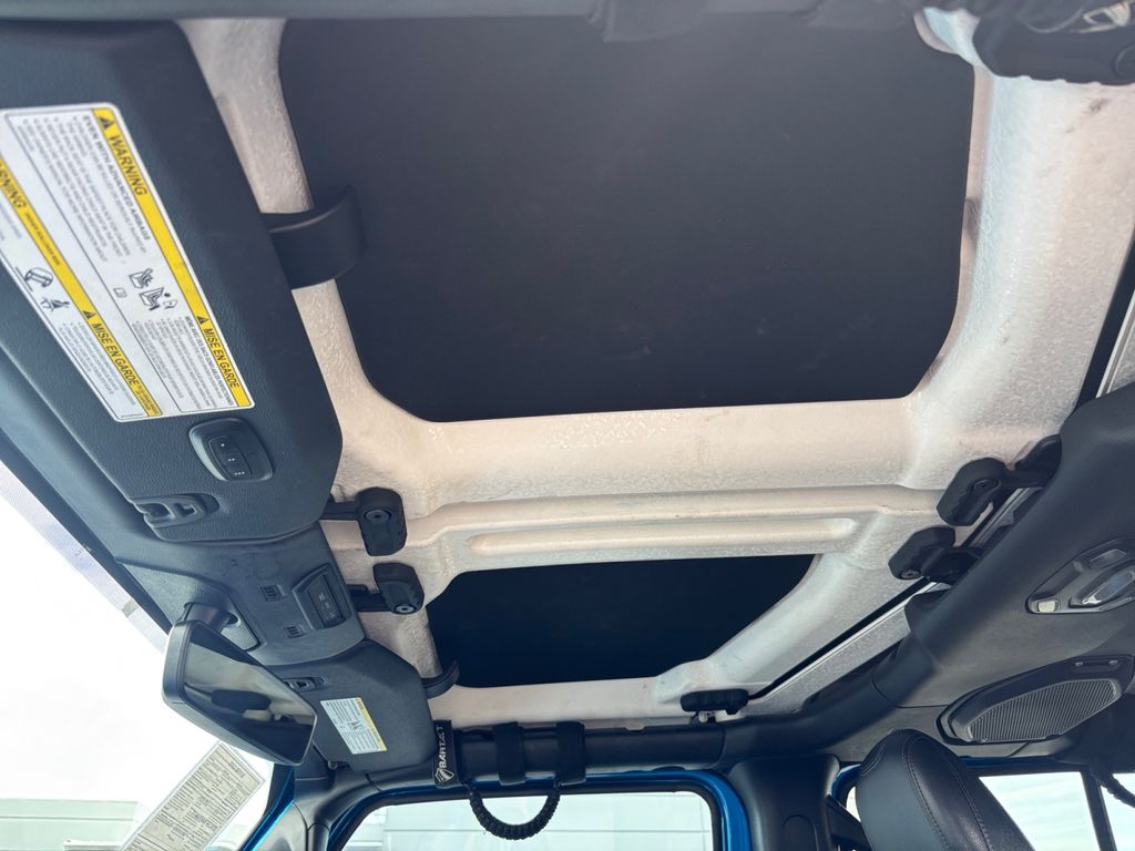 Used Car 2022 Jeep Gladiator  Overland For Sale Under $30,000 In Austin, Texas