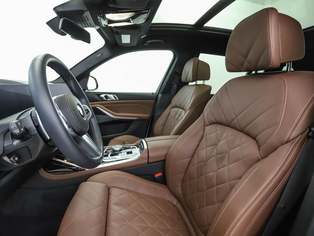 Thumbnail: 2023 BMW X7 - 11