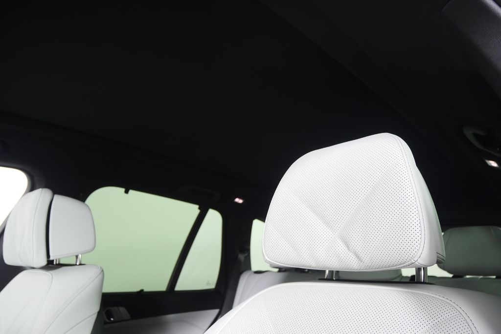 Thumbnail: 2026 BMW X5 - 11