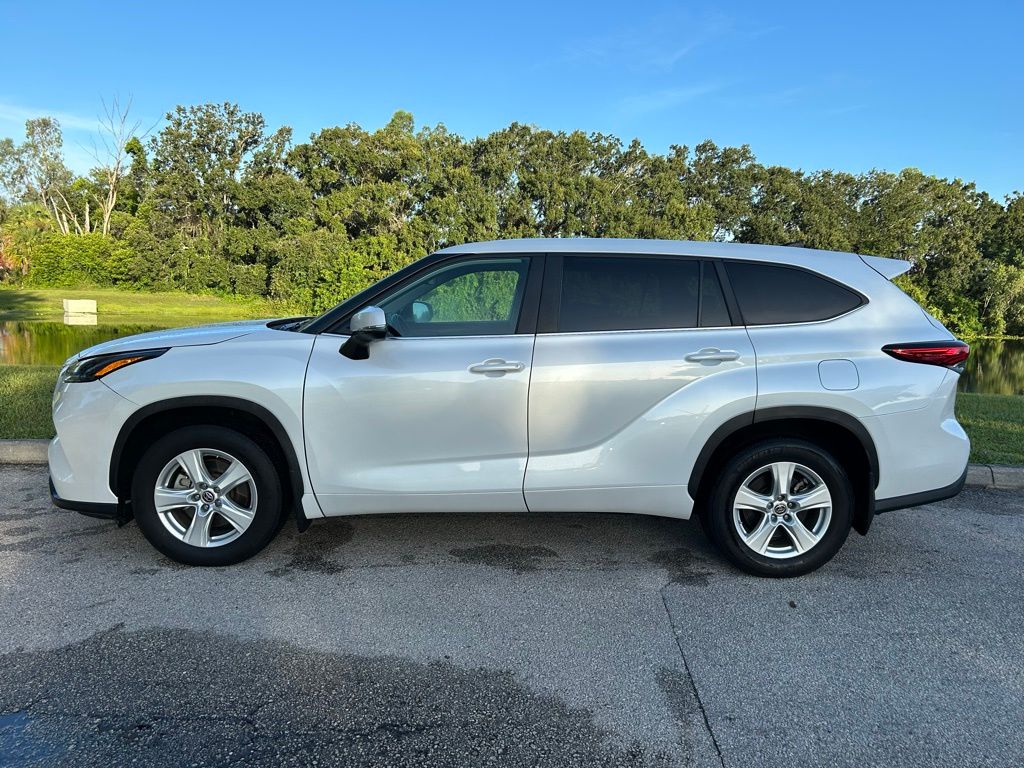 Thumbnail: 2023 Toyota Highlander - 2