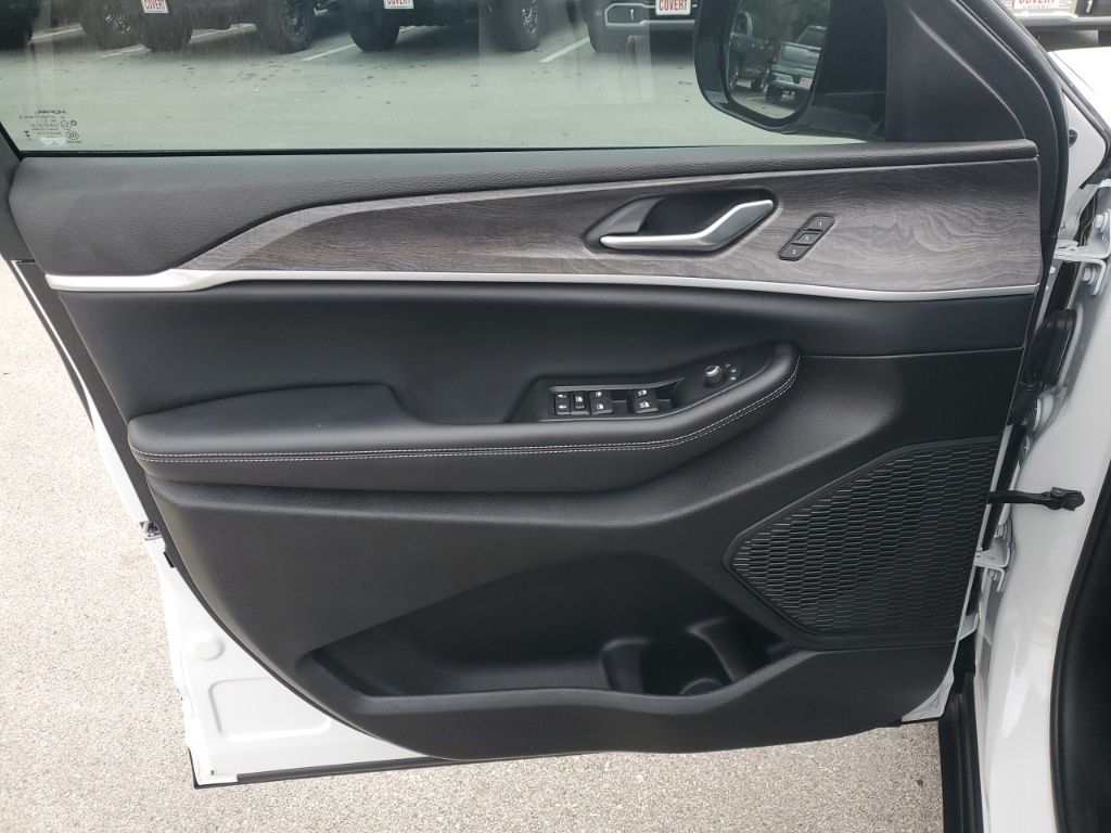 Used Car 2024 Jeep Grand Cherokee  Limited For Sale Under $35,000 In Austin, Texas