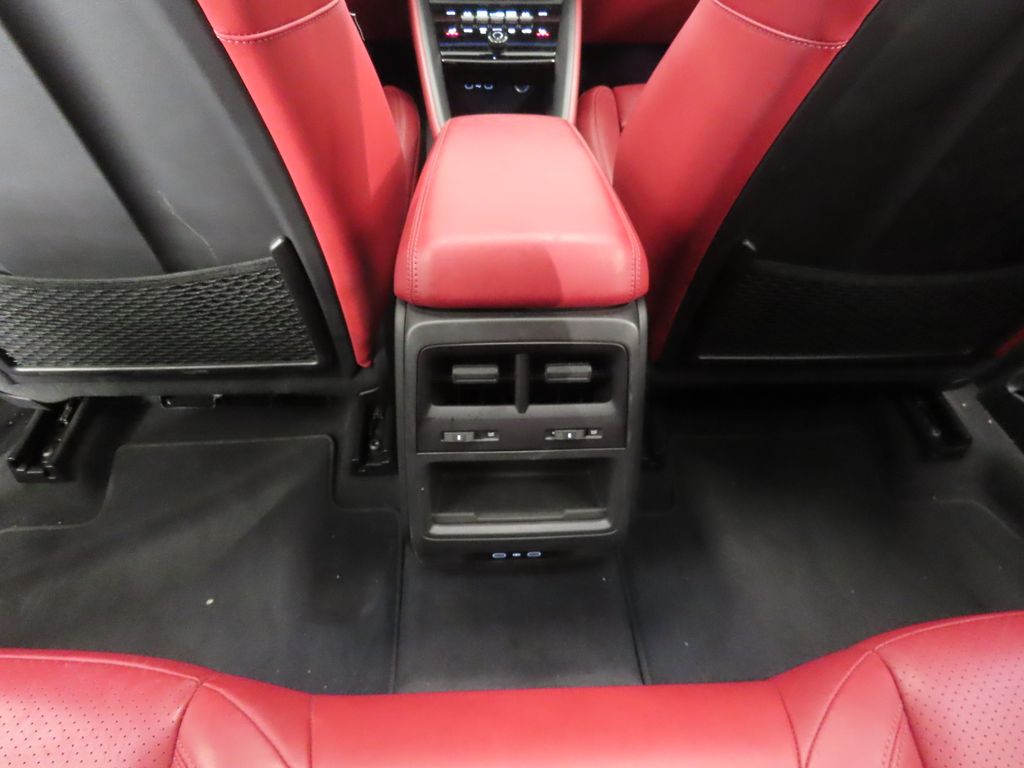 Thumbnail: 2024 Porsche Macan - 30