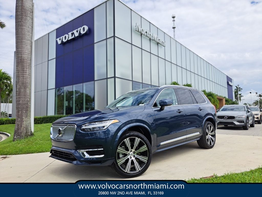 2025 Volvo XC90 Plug-In Hybrid T8 Plus
