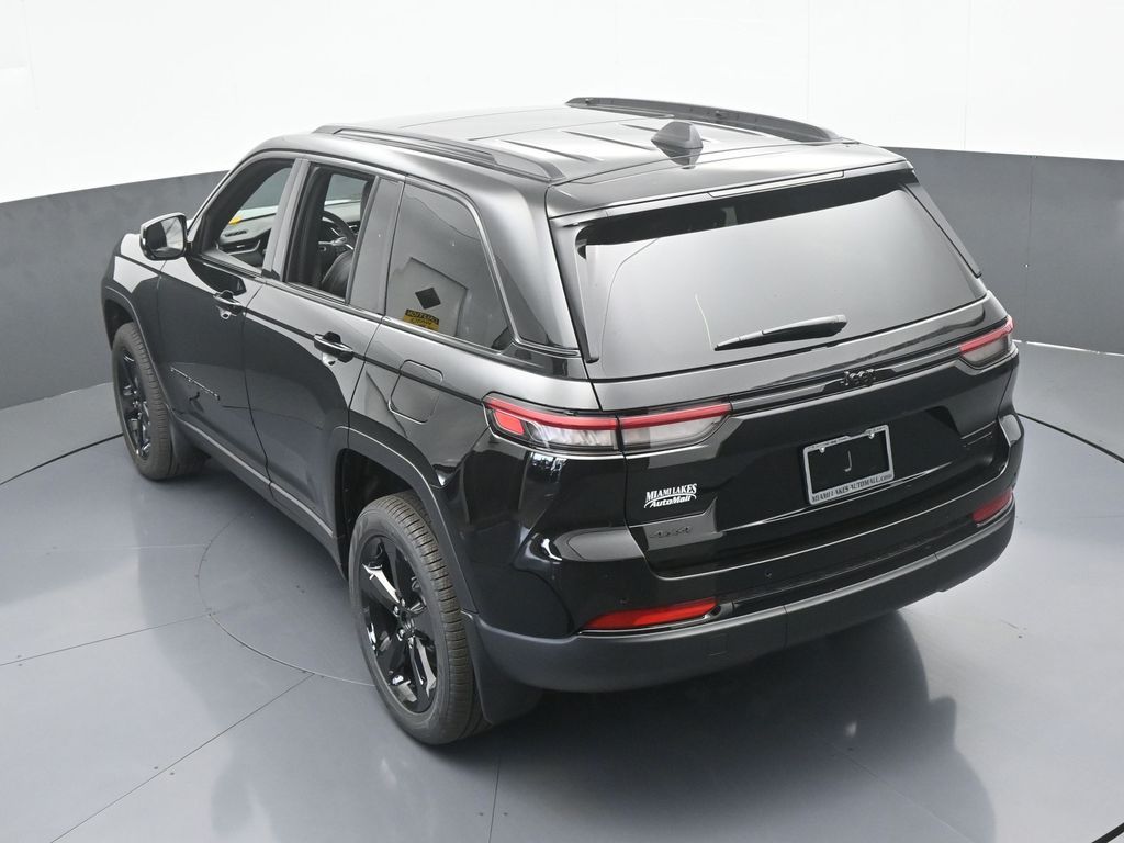 New 2025 Diamond Black Crystal Pearlcoat Jeep Limited image 46