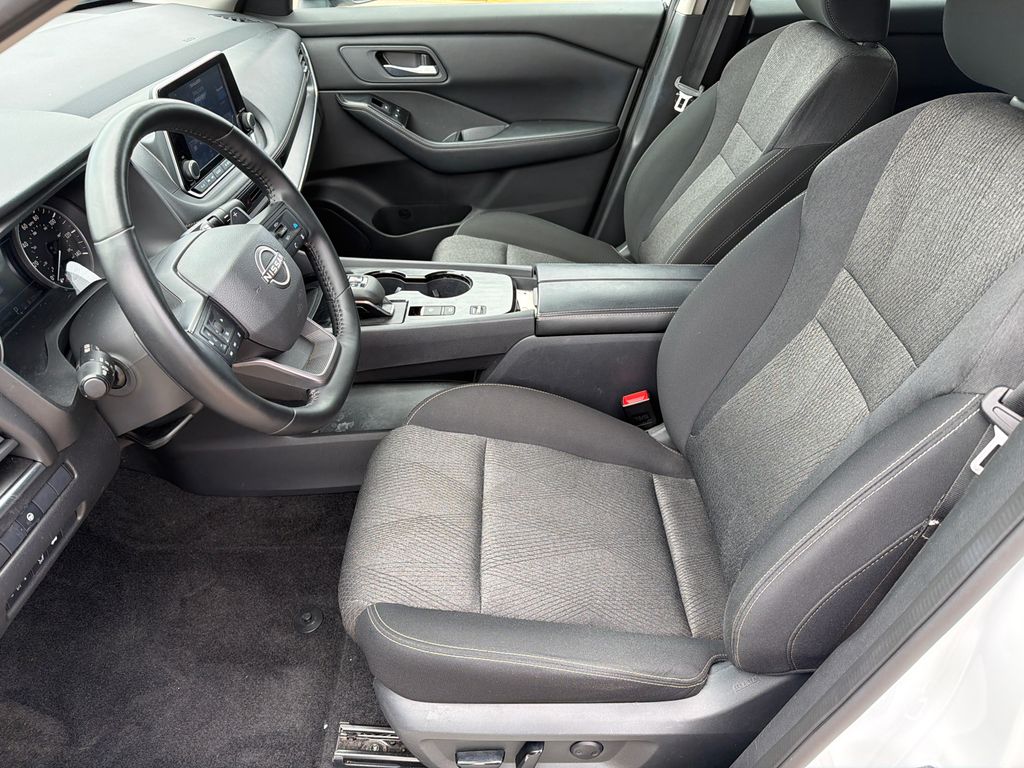 Used 2025 White Nissan SV image 9