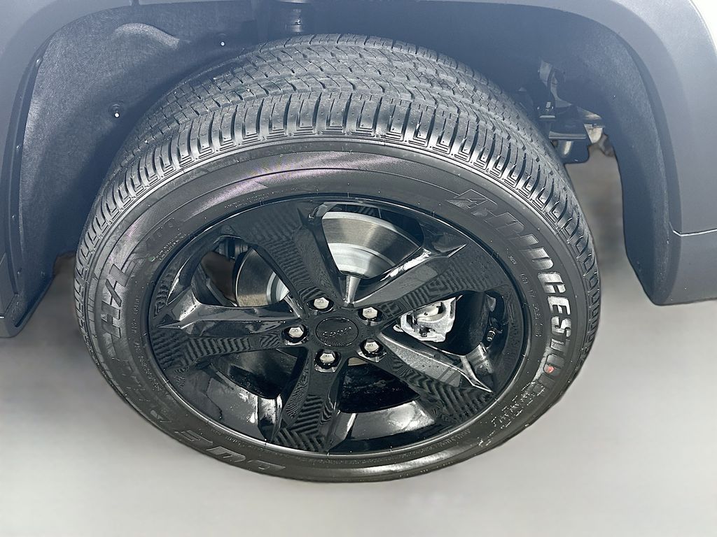 New 2025 White Jeep Altitude image 16